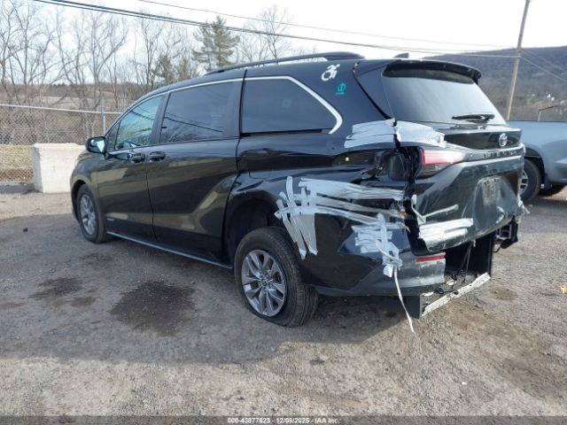 2021 TOYOTA SIENNA 5TDKRKEC4MS054417 Photo 2