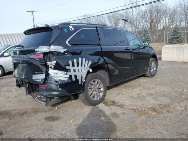 2021 TOYOTA SIENNA 5TDKRKEC4MS054417 Photo 3