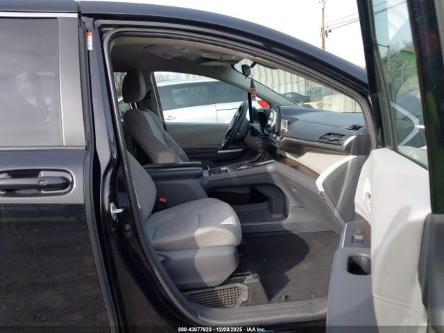 2021 TOYOTA SIENNA 5TDKRKEC4MS054417 Photo 4