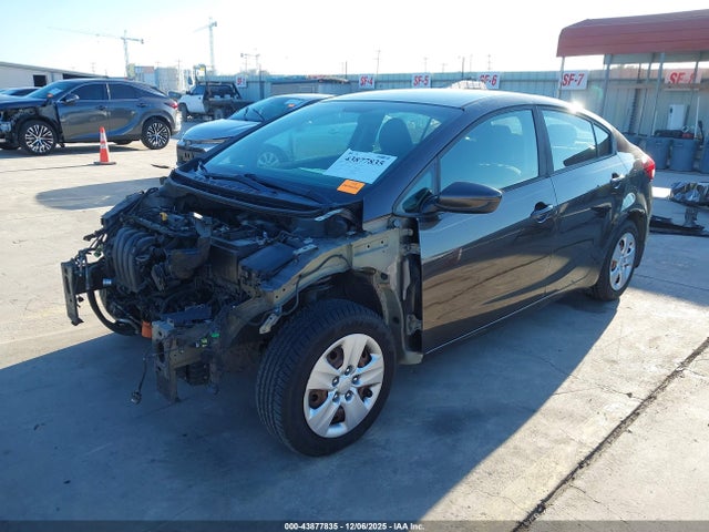 KIA FORTE LX 2017 3KPFK4A71HE114728 Image 2