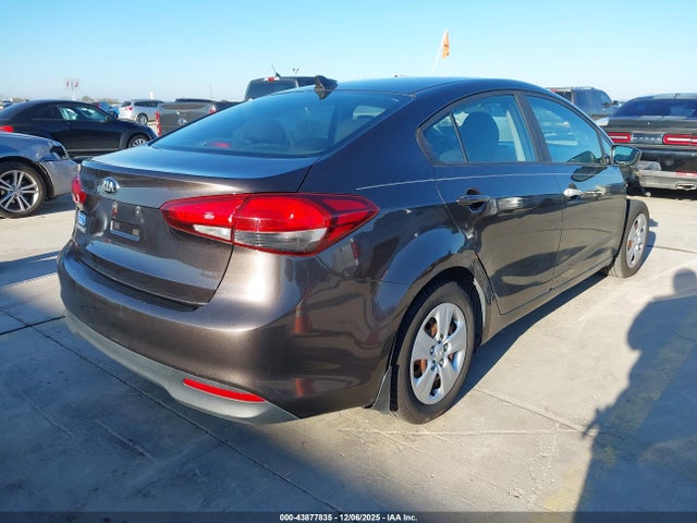 KIA FORTE LX 2017 3KPFK4A71HE114728 Image 4