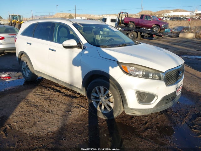 2017 5XYPG4A38HG210250 main image