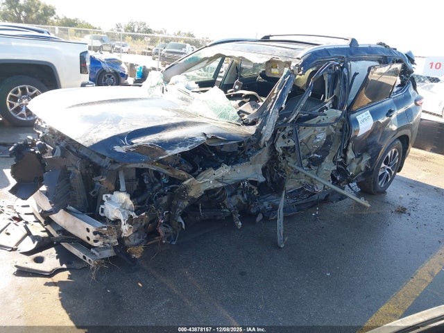 5TDGZRAHXNS554423 Toyota Highlander Xle