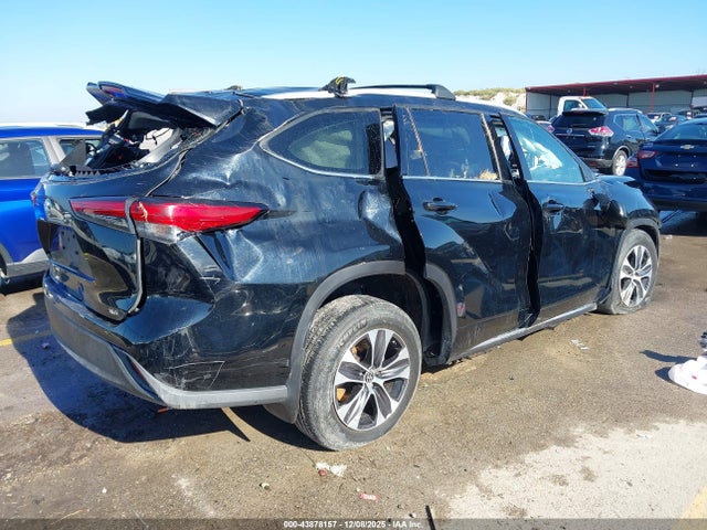 5TDGZRAHXNS554423 Toyota Highlander Xle
