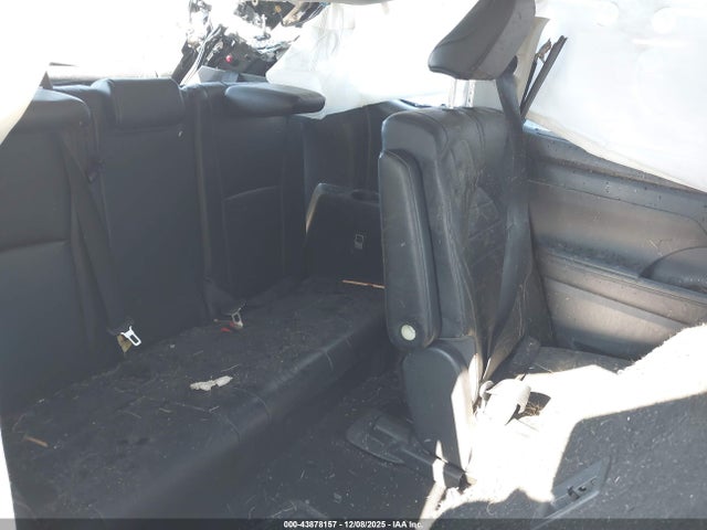 5TDGZRAHXNS554423 Toyota Highlander Xle