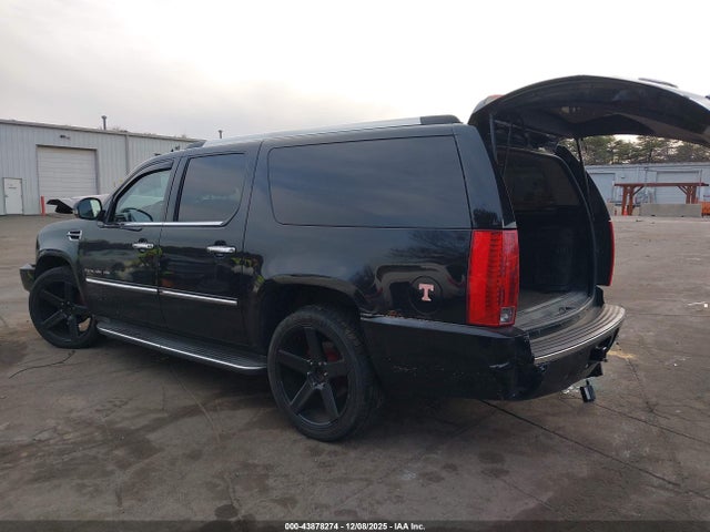 2011 CADILLAC ESCALADE ESV 1GYS4HEF9BR130005 Photo 2