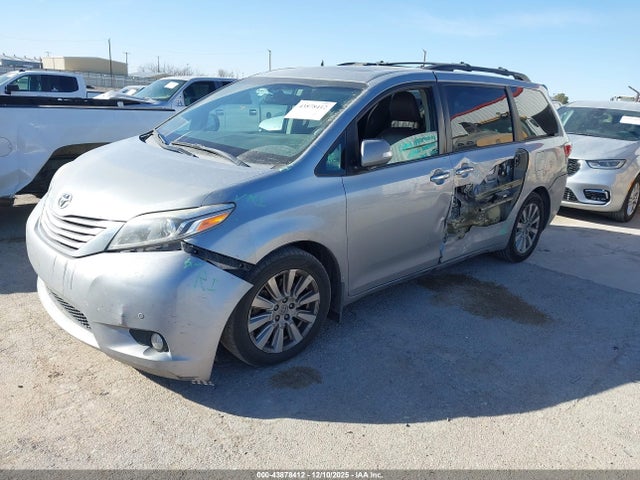 2017 TOYOTA SIENNA 5TDYZ3DC3HS768031 Photo 1