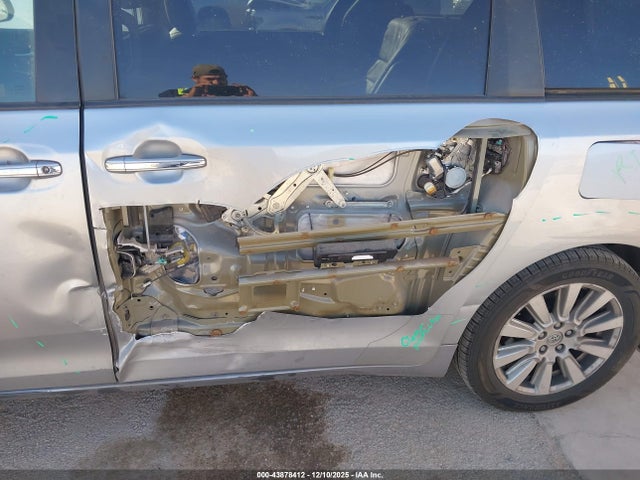 2017 TOYOTA SIENNA 5TDYZ3DC3HS768031 Photo 5