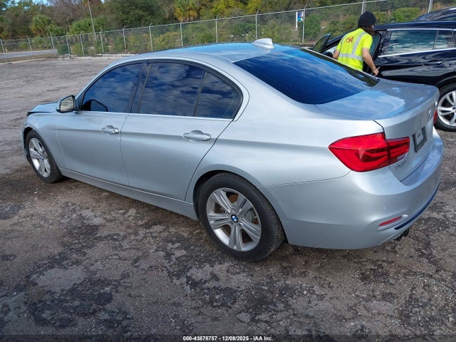 2017 Bmw 330i მანქანა იყიდება აუქციონზე, vin: WBA8B9G53HNU09446, აუქციონის ნომერი: 43878757