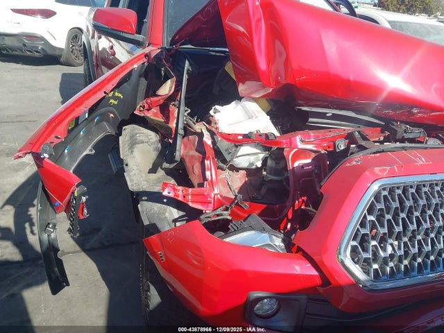 3TMAZ5CN0JM056422 Toyota TACOMA DOU