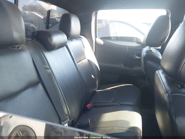 3TMAZ5CN0JM056422 Toyota TACOMA DOU