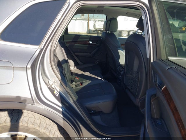 WA1BNAFY6J2038068 Audi Q5 2.0t Premium/2.0t Tech Premium