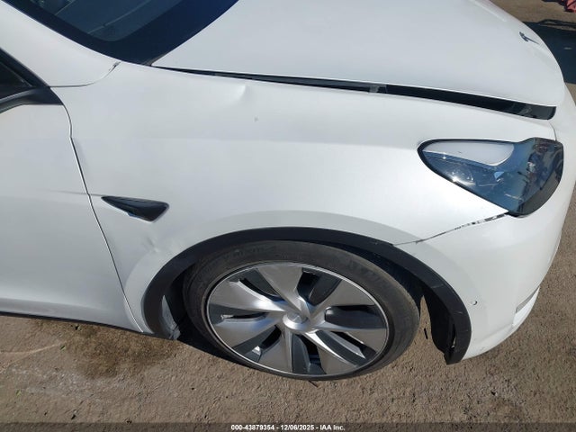 Tesla Model Y 2021 5YJYGDEE5MF072572 Image 21