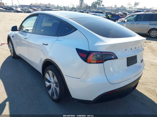 2021 TESLA MODEL Y 5YJYGDEE5MF072572 Photo 2