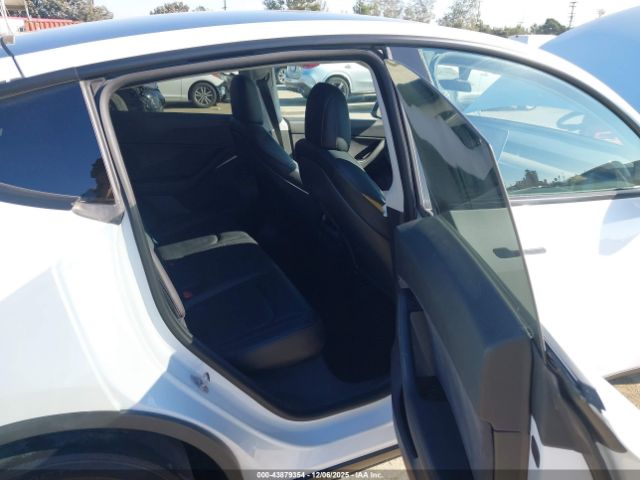 2021 TESLA MODEL Y 5YJYGDEE5MF072572 Photo 7