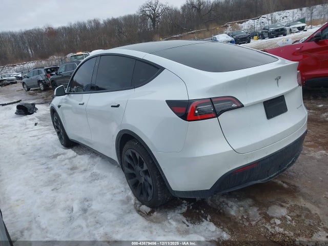 2021 TESLA MODEL Y 5YJYGDEE3MF102507 Photo 2