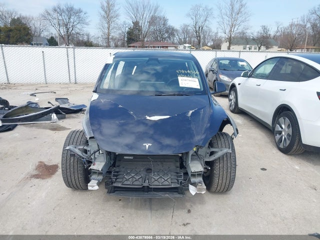Продажа на аукционе авто 2025 Tesla Model Y Long Range Dual Motor All-wheel Drive, vin: 7SAYGDEE6SF318500, номер лота: 43879566
