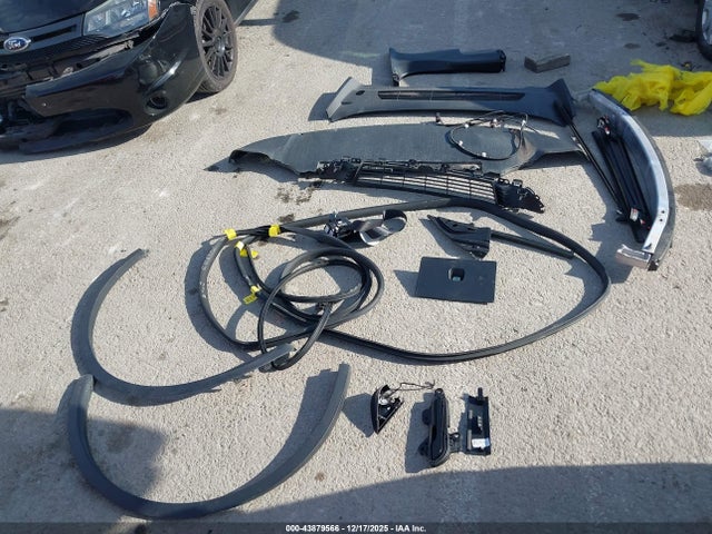 Продажа на аукционе авто 2025 Tesla Model Y Long Range Dual Motor All-wheel Drive, vin: 7SAYGDEE6SF318500, номер лота: 43879566