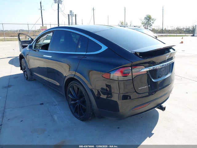2018 TESLA MODEL X 5YJXCAE2XJF104567 Photo 2