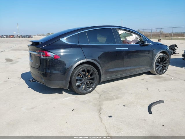 2018 TESLA MODEL X 5YJXCAE2XJF104567 Photo 3