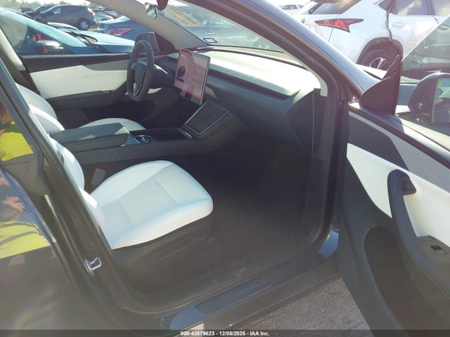 2026 TESLA MODEL Y 7SAYGDEE3TA438706 Photo 4