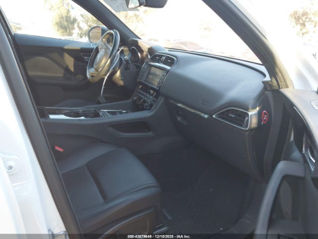 2017 JAGUAR F-PACE SADCJ2BVXHA088693 Photo 4