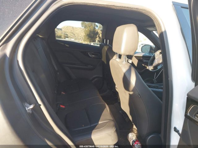 2017 JAGUAR F-PACE SADCJ2BVXHA088693 Photo 7