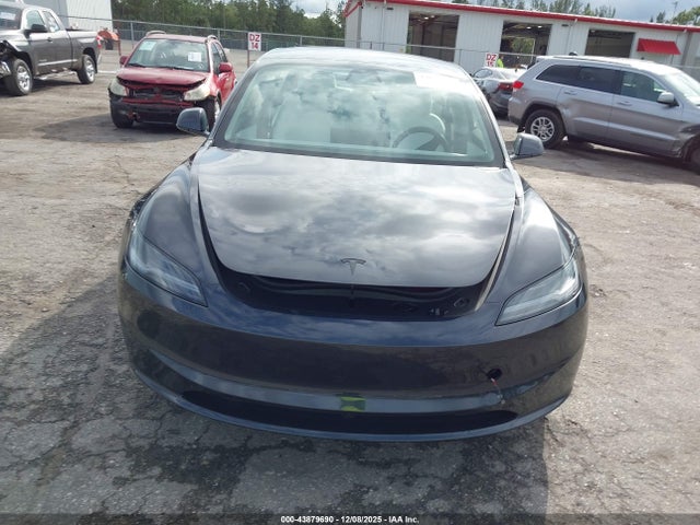 Tesla Model 3 Premium Rear-wheel Drive 2026 5YJ3E1EA5TF126446 Image 12