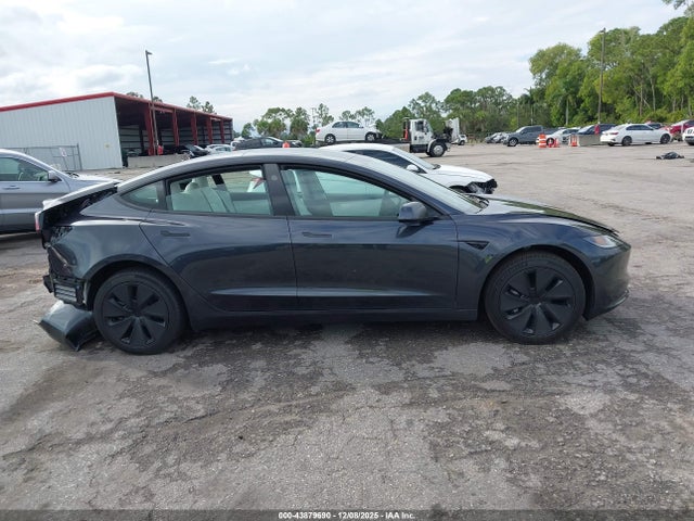 Tesla Model 3 Premium Rear-wheel Drive 2026 5YJ3E1EA5TF126446 Image 13