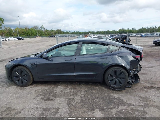 Tesla Model 3 Premium Rear-wheel Drive 2026 5YJ3E1EA5TF126446 Image 14