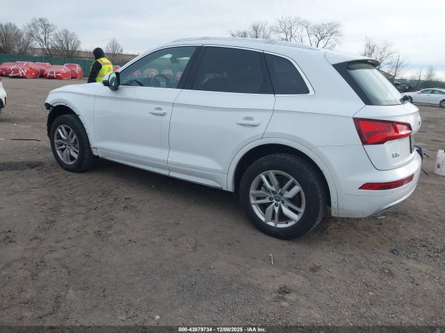 2020 AUDI Q5 WA1ANAFY6L2057945 Photo 2