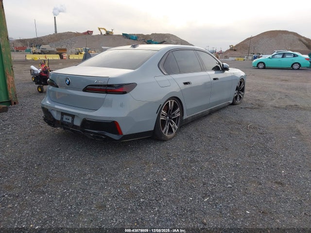 2024 BMW 760 WBA33EJ05RCP93532 Photo 3