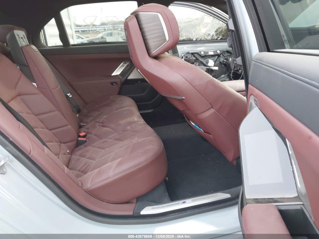 2024 BMW 760 WBA33EJ05RCP93532 Photo 7