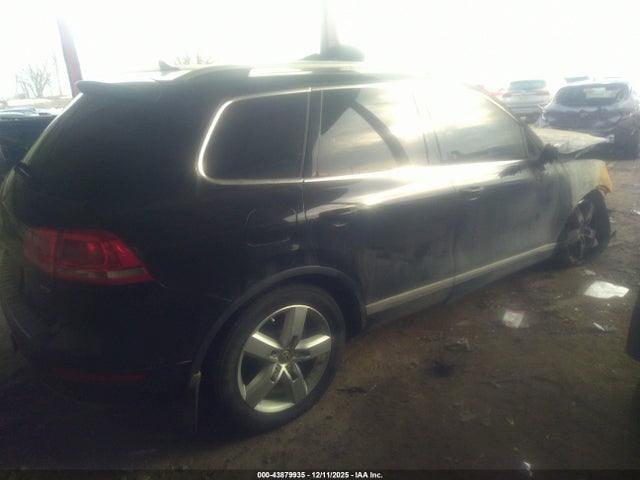 2013 VOLKSWAGEN TOUAREG WVGEP9BP5DD003695 Photo 3