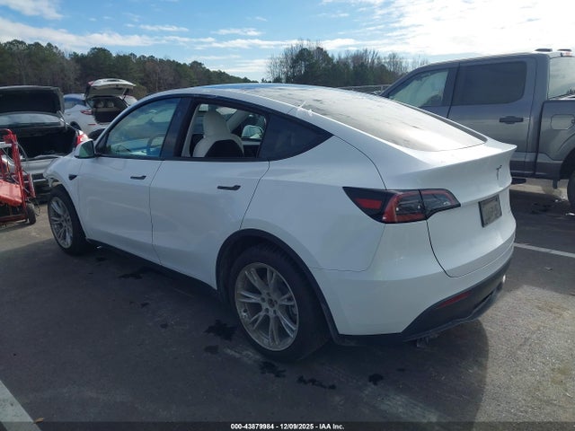 2023 TESLA MODEL Y 7SAYGAEE4PF856425 Photo 2