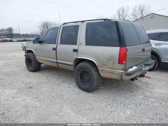 1999 CHEVROLET TAHOE 1GNEK13R3XJ439267 Photo 2