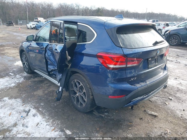 2021 BMW X1 WBXJG9C05M5U36774 Photo 2