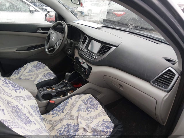 2018 HYUNDAI TUCSON KM8J33A42JU663588 Photo 4
