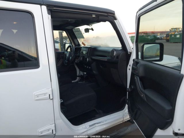 2013 JEEP WRANGLER UNLIMITED 1C4BJWDG9DL697558 Photo 4
