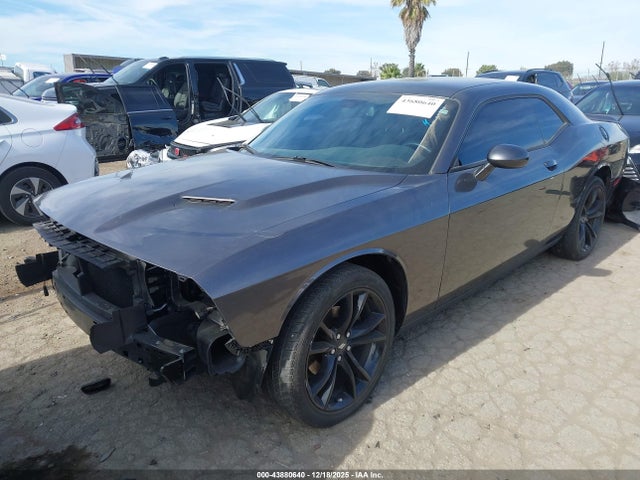 Dodge Challenger Sxt 2018 2C3CDZAG5JH262924 Image 2