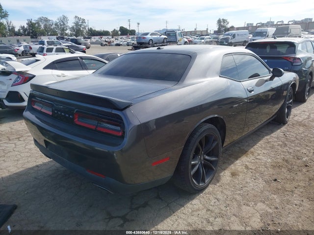 Dodge Challenger Sxt 2018 2C3CDZAG5JH262924 Image 4