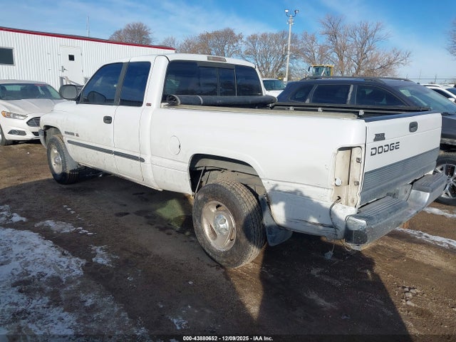 2000 DODGE RAM 1500 3B7HC13Z5YM214355 Photo 2