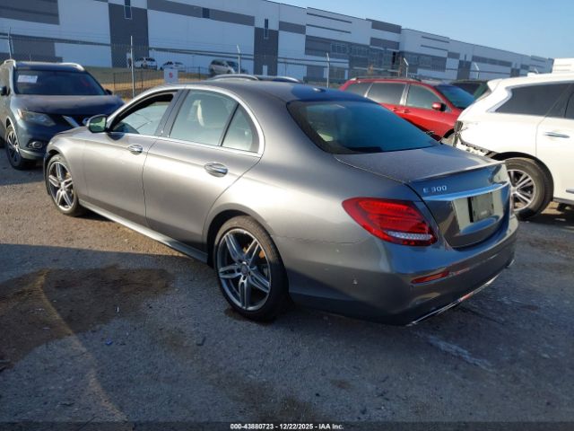 2017 MERCEDES-BENZ E 300 WDDZF4JB5HA100250 Photo 2