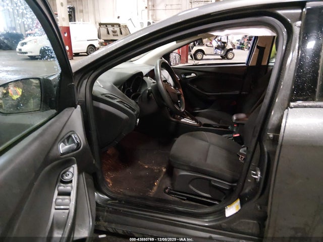 1FADP3K22GL227458 Ford FOCUS SE