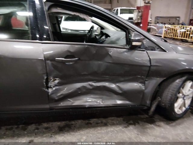 1FADP3K22GL227458 Ford FOCUS SE