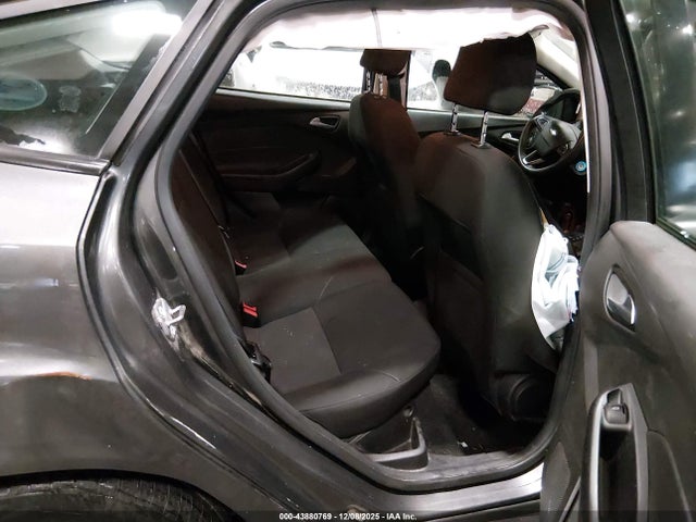 1FADP3K22GL227458 Ford FOCUS SE
