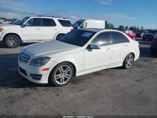 2013 MERCEDES-BENZ C 250 WDDGF4HB7DR257514 Photo 1