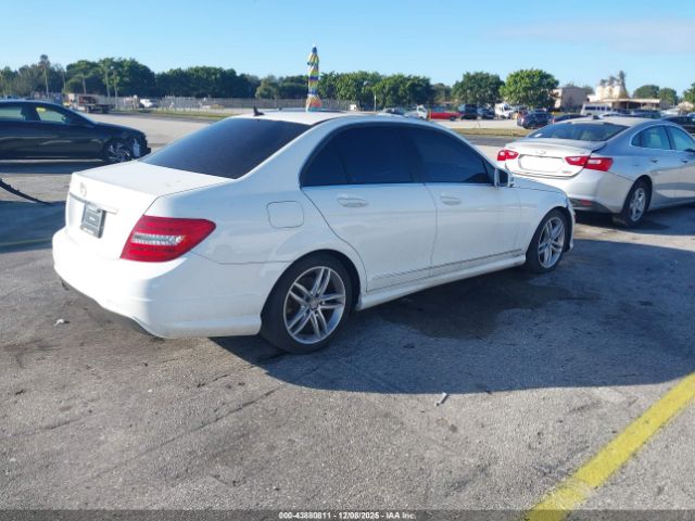 2013 MERCEDES-BENZ C 250 WDDGF4HB7DR257514 Photo 3