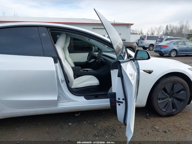 2025 TESLA MODEL 3 5YJ3E1EA4SF012825 Photo 4