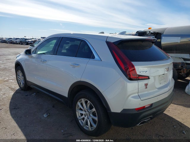 2019 CADILLAC XT4 1GYAZAR42KF106062 Photo 2